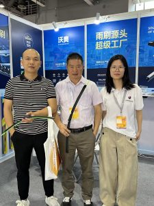沃奥团队与客户交流-2026广州AAG汽车零部件展