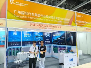 沃奥团队与客户交流-2026广州AAG汽车零部件展